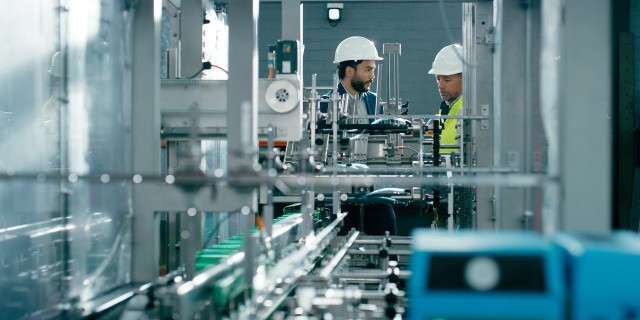 Discrete Manufacturer Achieves 18% OEE Uplift Through Granular Production Analytics